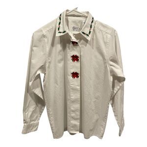 Crisp white vintage holiday button front holly blouse Christmas embroidered